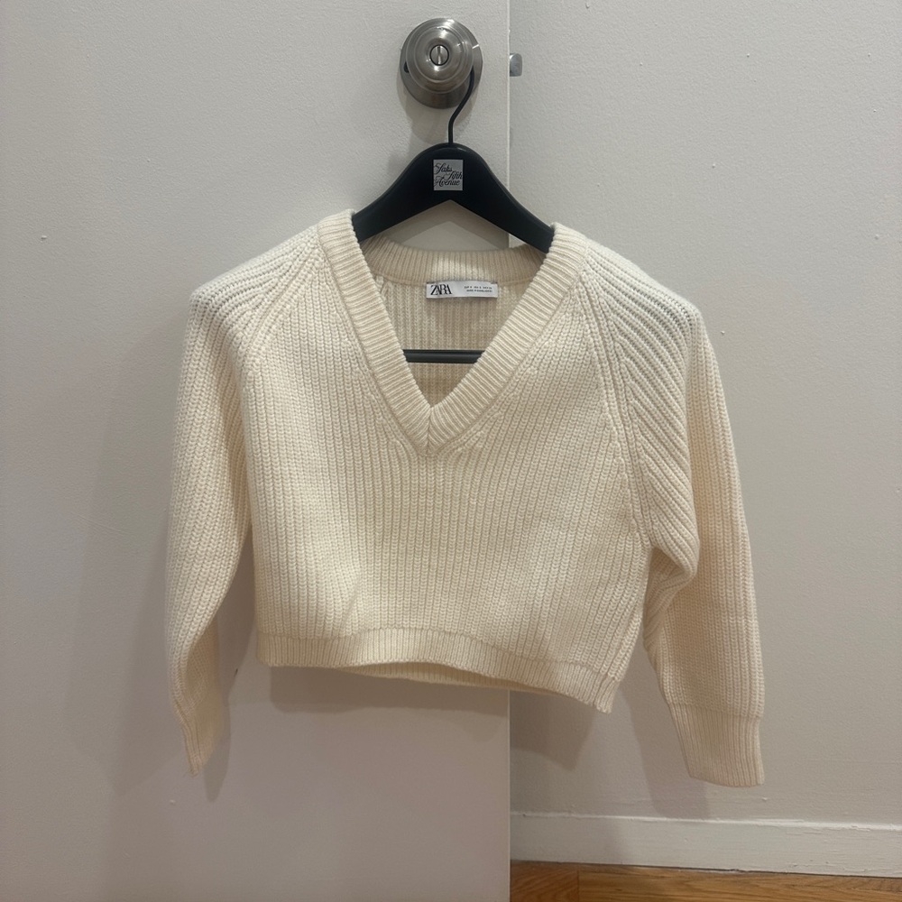 Zara Cropped Off-White V-Neck Sweater